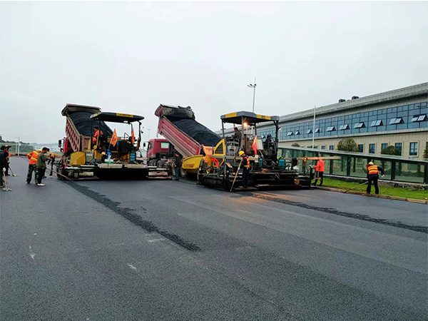 長沙太空金路橋材料有限公司,雙鋼輪壓路機(jī),福格勒瀝青攤鋪機(jī),AC系列,AF系列,SBS系列